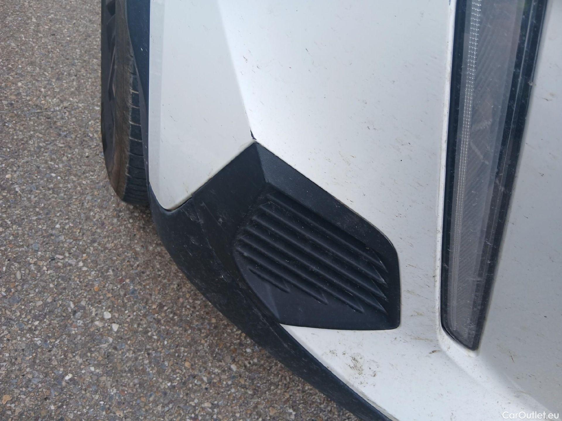  Peugeot  2008 PEUGEOT  / 2019 / 5P / todoterreno Allure BlueHDI 81kW (110CV) #9