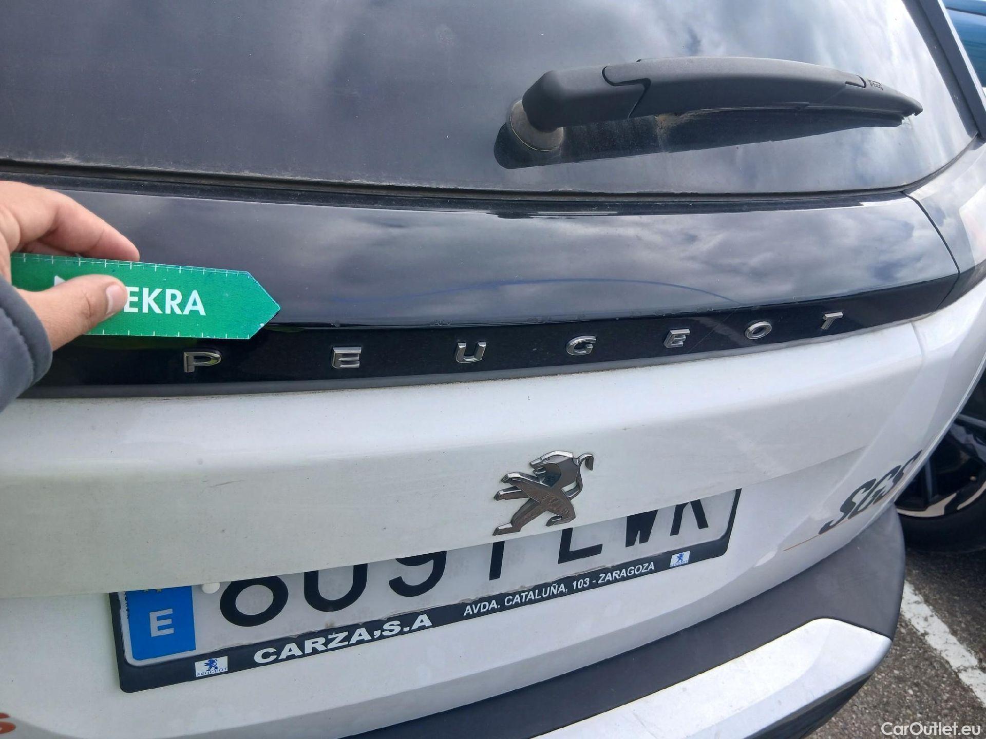  Peugeot  2008 PEUGEOT  / 2019 / 5P / todoterreno Allure BlueHDI 81kW (110CV) #33