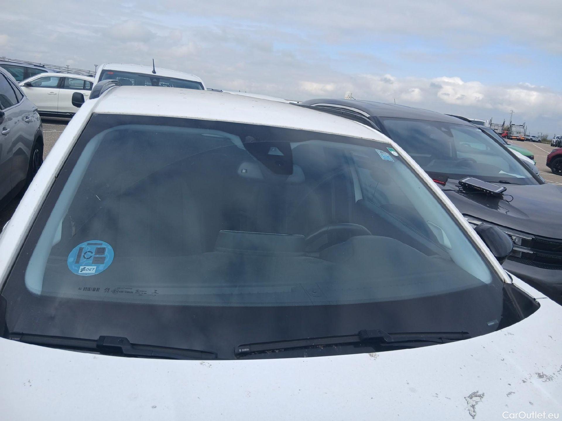  Peugeot  2008 PEUGEOT  / 2019 / 5P / todoterreno Allure BlueHDI 81kW (110CV) #19