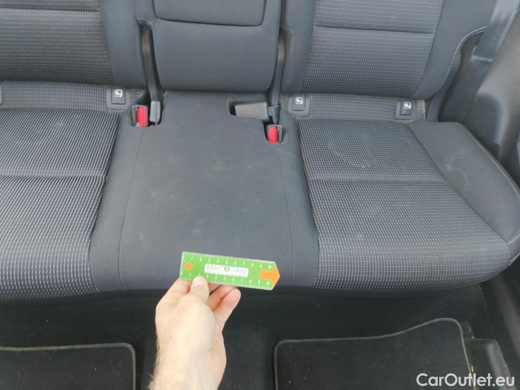  KIA  Sportage KIA  1.6MHEV Drive 100kW(136CV) 4x2(Crist Tintados) #47