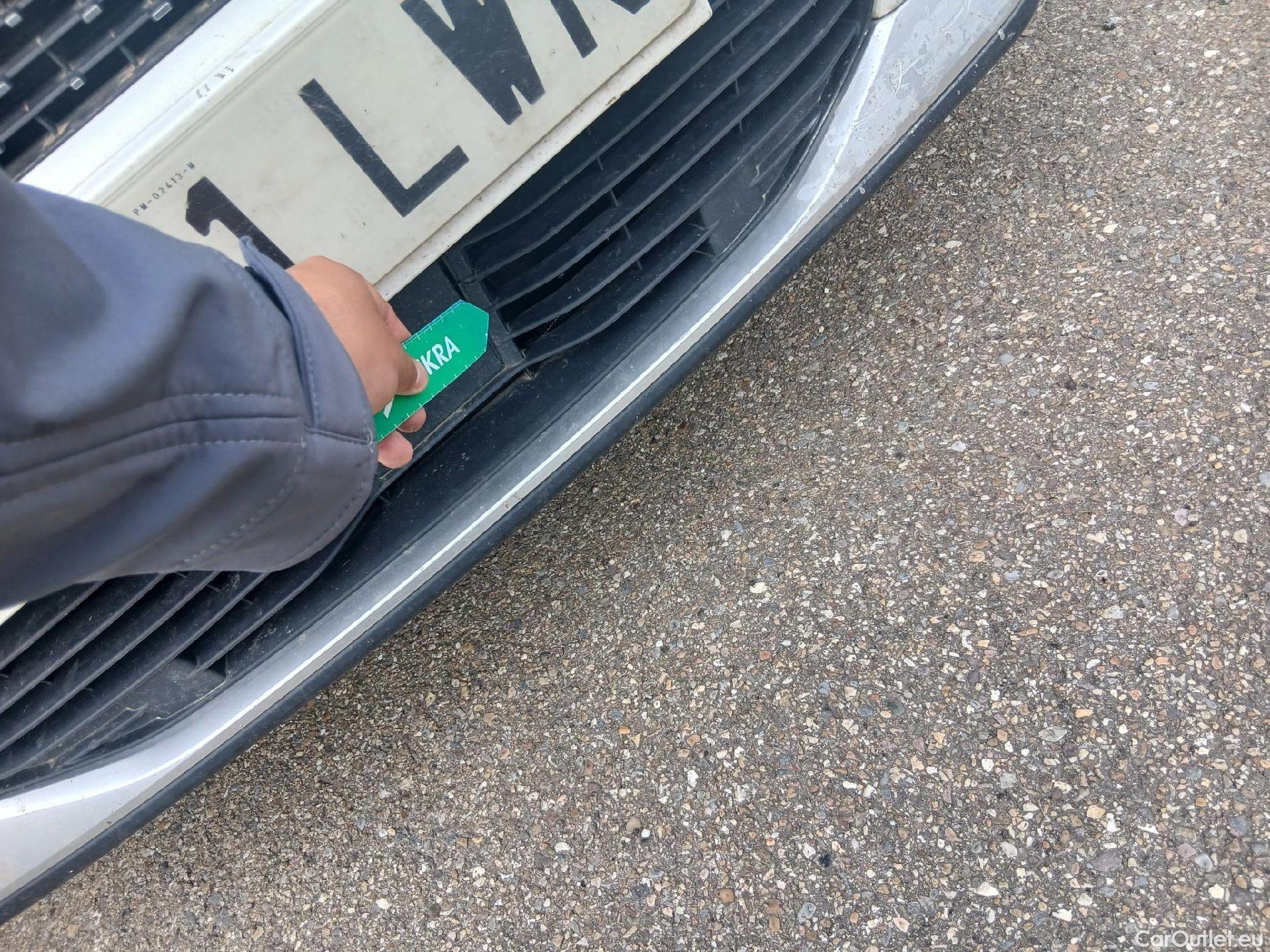  Peugeot  2008 PEUGEOT  / 2019 / 5P / todoterreno Allure BlueHDI 81kW (110CV) #12