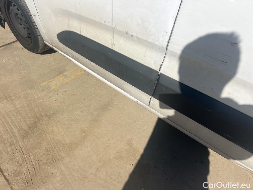  Opel  Combo OPEL  / 2018 / 3P / furgón derivado de turismo 1.5 TD 75kW (100CV) Express L H1 650kg #36