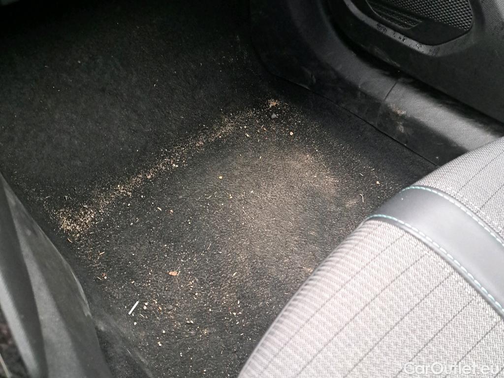  Peugeot  2008 PEUGEOT  / 2019 / 5P / todoterreno Allure BlueHDI 81kW (110CV) #24