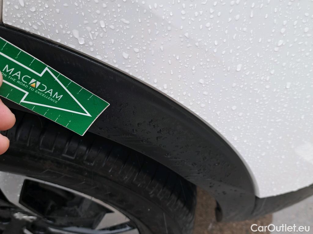  Peugeot  2008 PEUGEOT  / 2019 / 5P / todoterreno Allure BlueHDI 81kW (110CV) #15