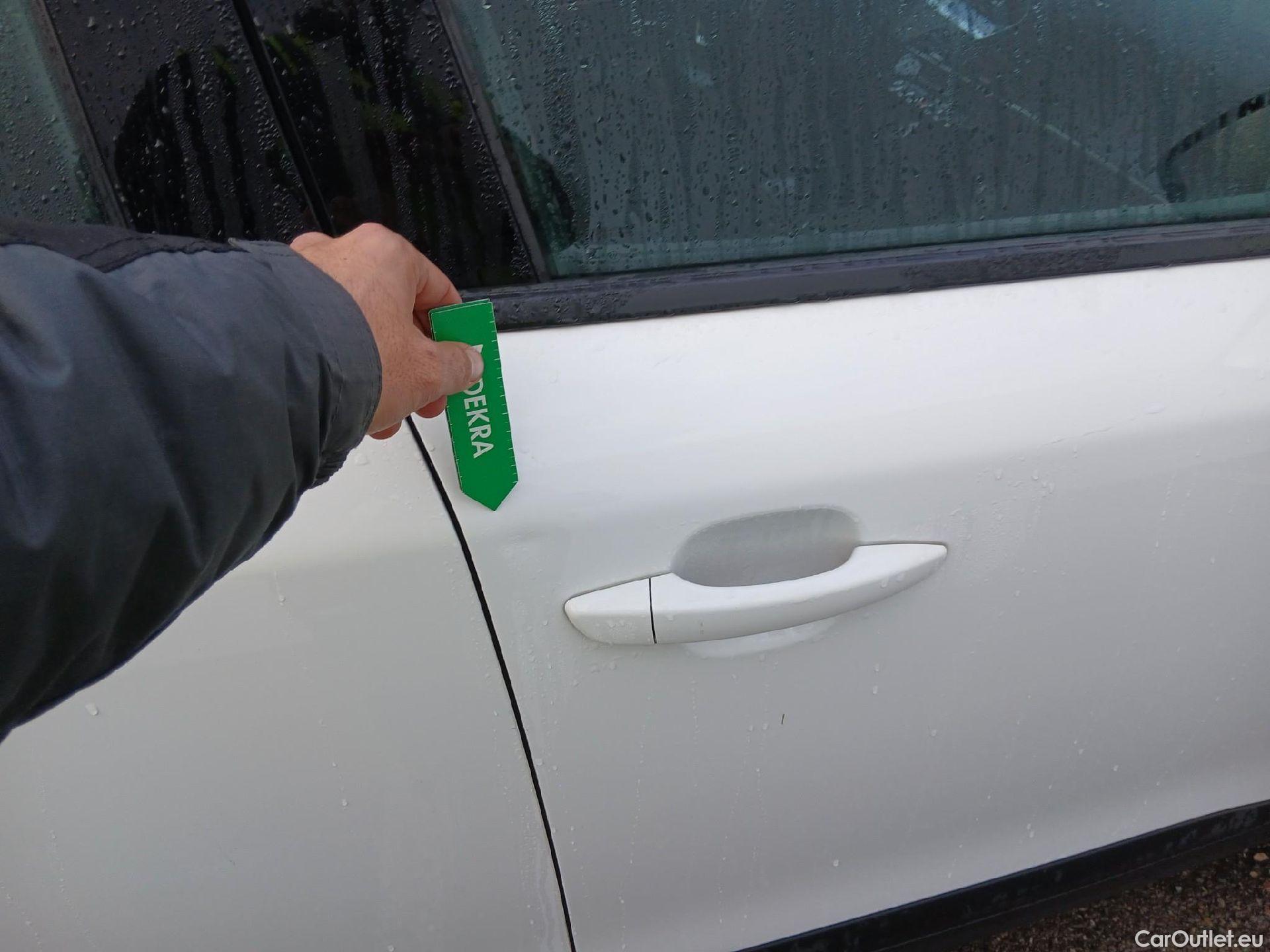  Peugeot  2008 PEUGEOT  / 2019 / 5P / todoterreno Active Puretech 100 S&S BVM6 #26