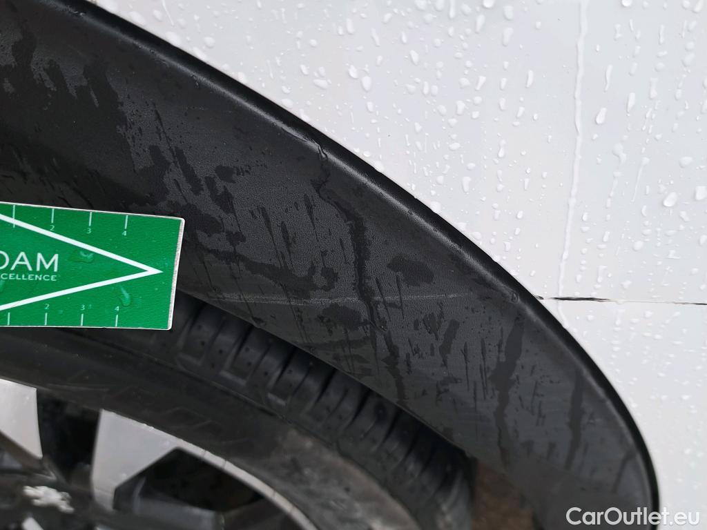  Peugeot  2008 PEUGEOT  / 2019 / 5P / todoterreno Allure BlueHDI 81kW (110CV) #17