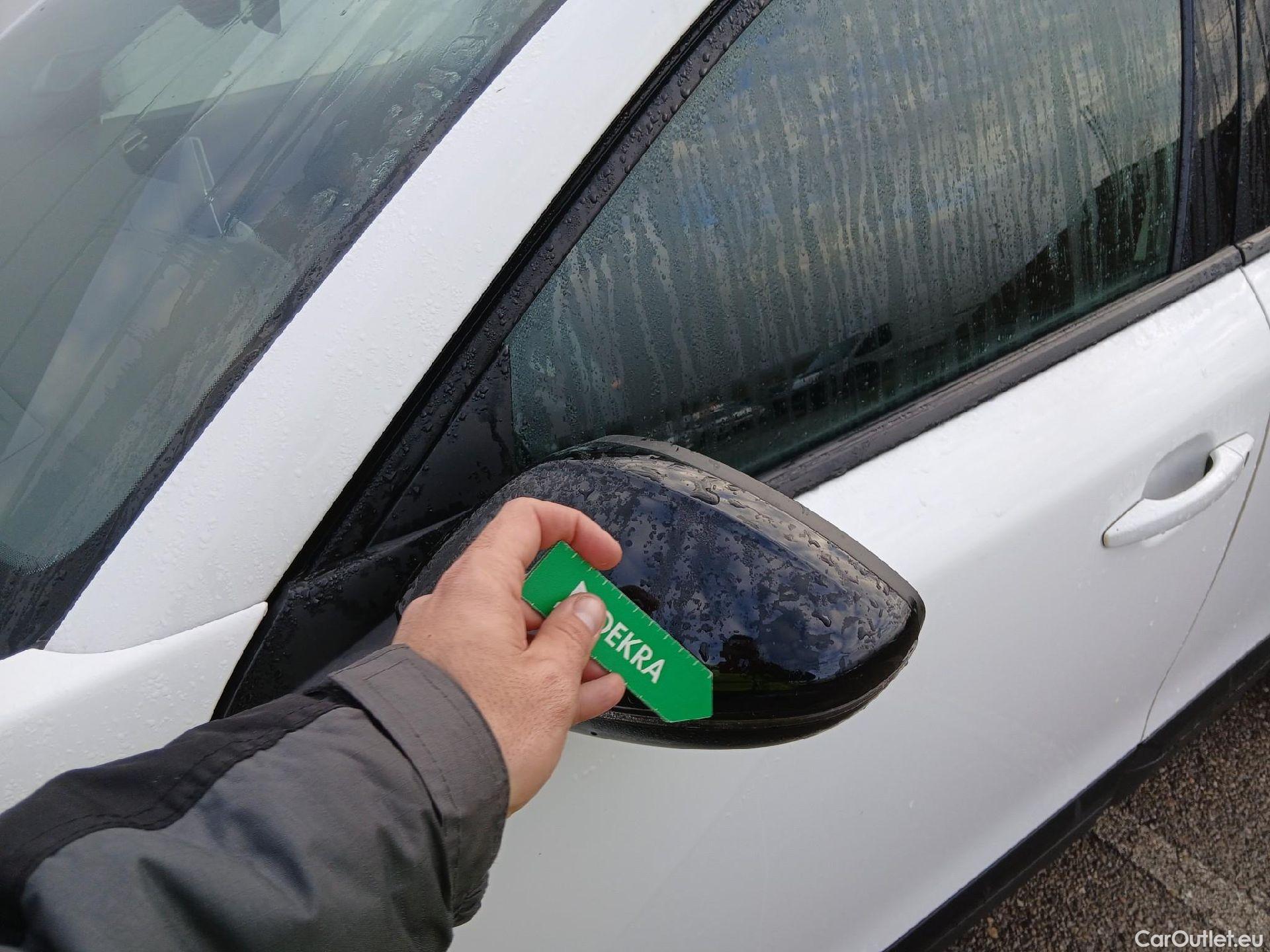  Peugeot  2008 PEUGEOT  / 2019 / 5P / todoterreno Active Puretech 100 S&S BVM6 #9