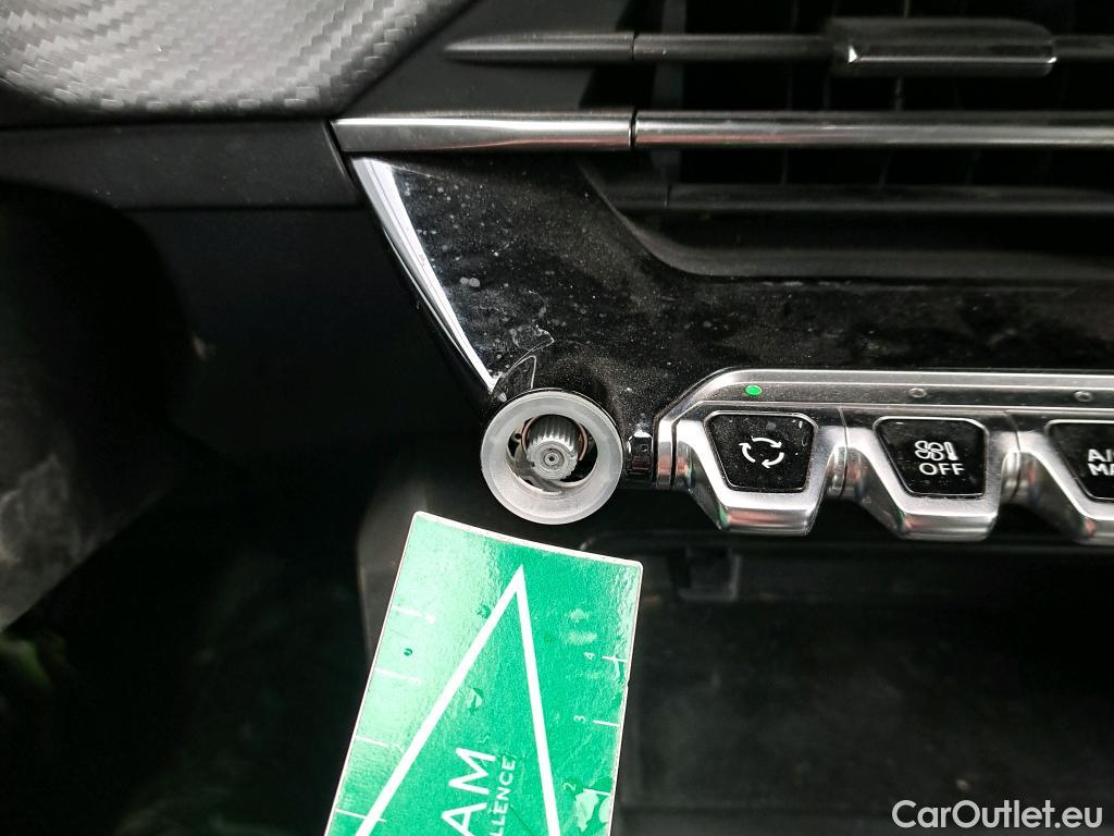  Peugeot  2008 PEUGEOT  / 2019 / 5P / todoterreno Allure BlueHDI 81kW (110CV) #2