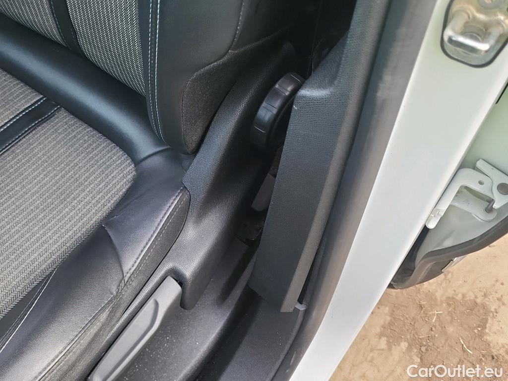  Peugeot  3008 PEUGEOT  / 2020 / 5P / todoterreno 1.5 BlueHDi 96kW S&S Allure Pack EAT8 #18