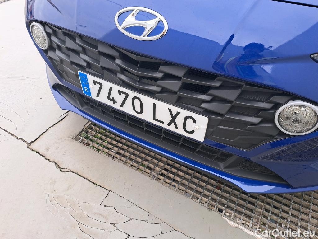  Hyundai  i10 HYUNDAI  / 2020 / 5P / berlina con portón 1.0 Klass #24