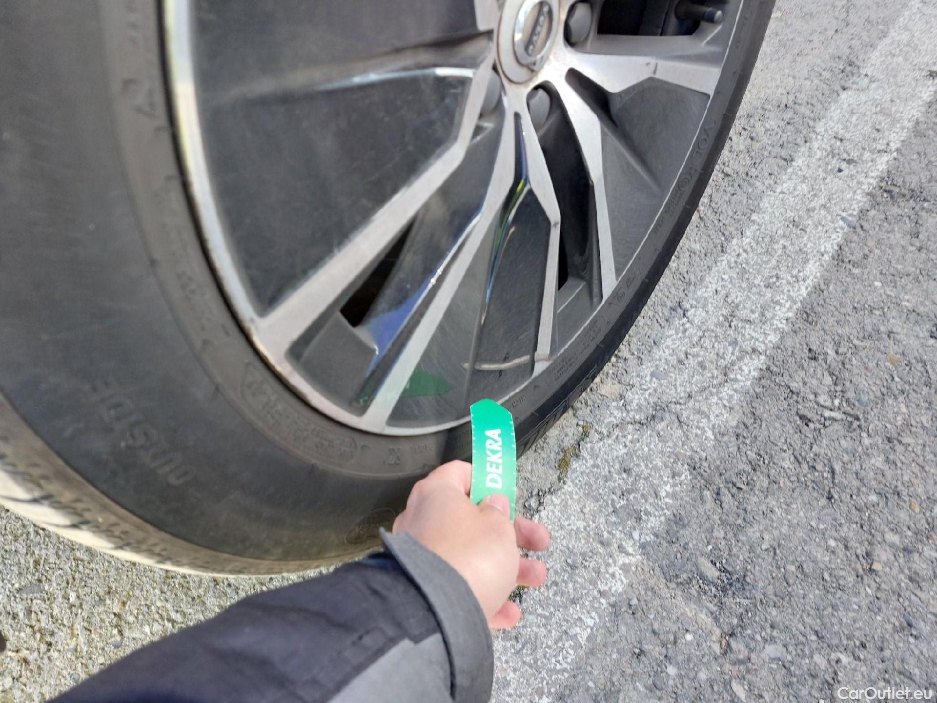  Volvo  XC90 VOLVO  / 2019 / 5P / todoterreno 2.0 B5 D5 AWD Business Plus Auto (CX) #2