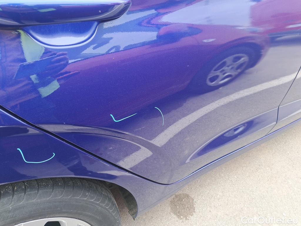  Hyundai  i10 HYUNDAI  / 2020 / 5P / berlina con portón 1.0 Klass #8