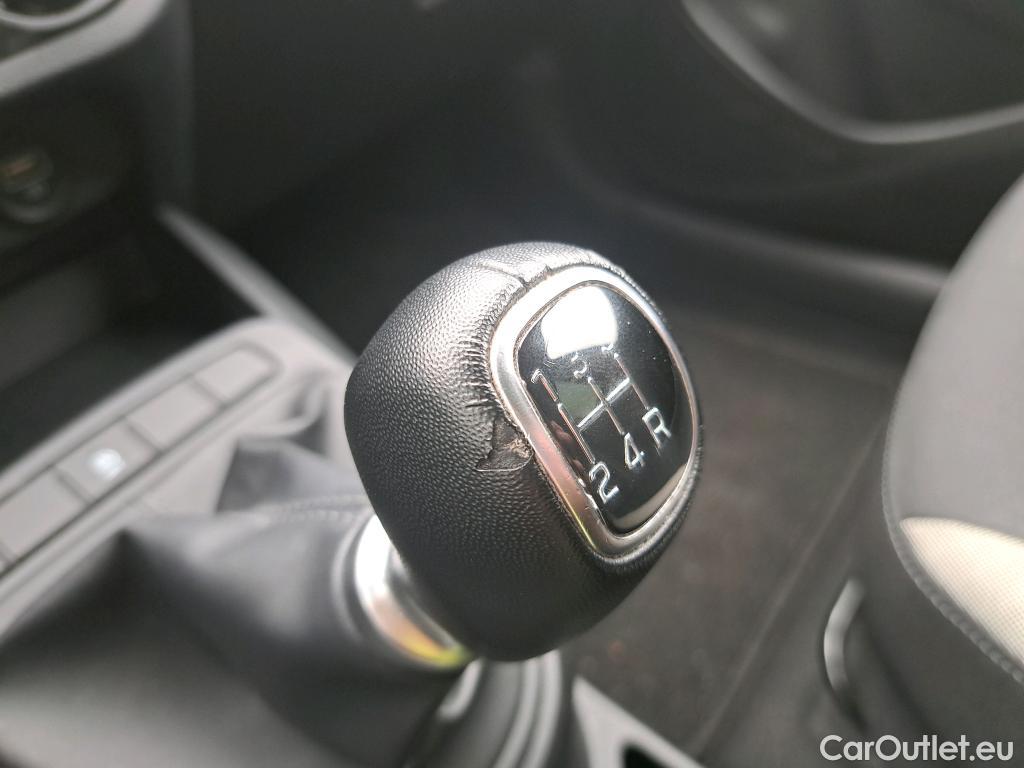  Hyundai  i10 HYUNDAI  / 2020 / 5P / berlina con portón 1.0 Klass #16