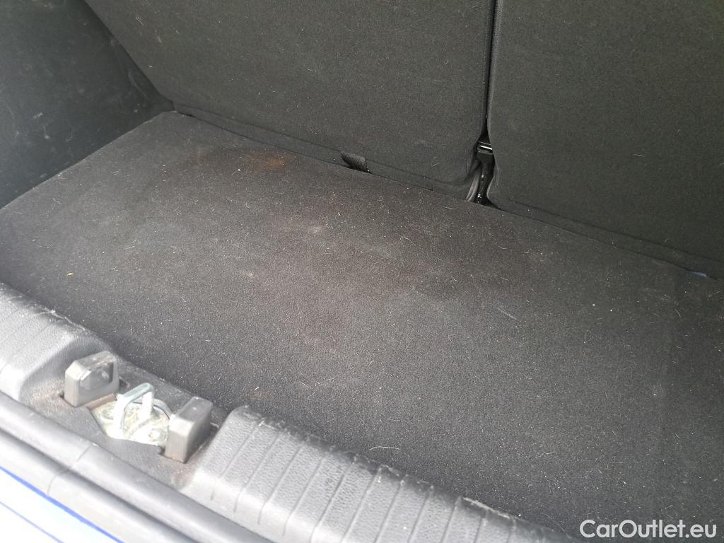  Hyundai  i10 HYUNDAI  / 2020 / 5P / berlina con portón 1.0 Klass #3