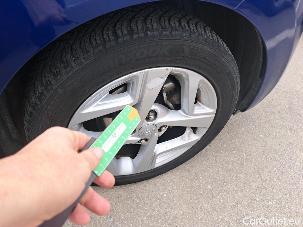  Hyundai  i10 HYUNDAI  / 2020 / 5P / berlina con portón 1.0 Klass #13