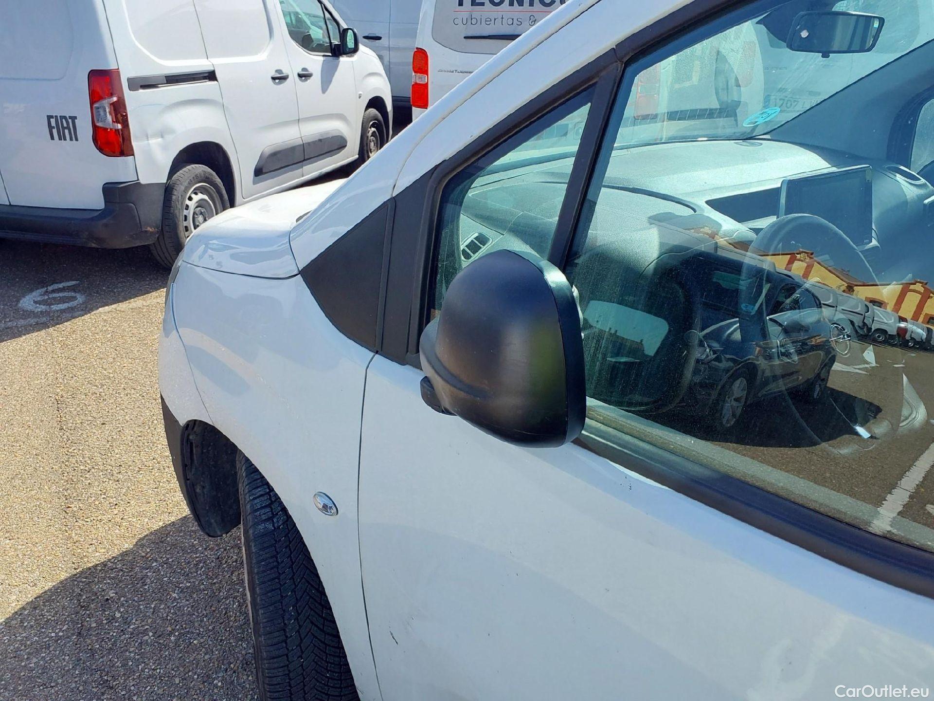  Opel  Combo OPEL  Life / 2018 / 5P / combi 1.5 TD 75kW (100CV) S/S Edition L (IND) #15