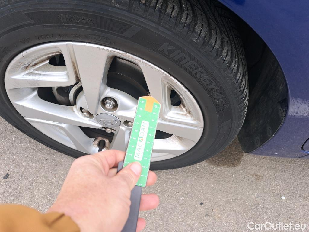  Hyundai  i10 HYUNDAI  / 2020 / 5P / berlina con portón 1.0 Klass #11