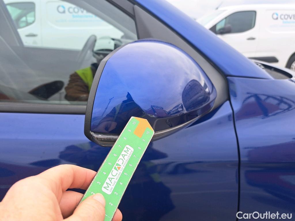  Hyundai  i10 HYUNDAI  / 2020 / 5P / berlina con portón 1.0 Klass #23