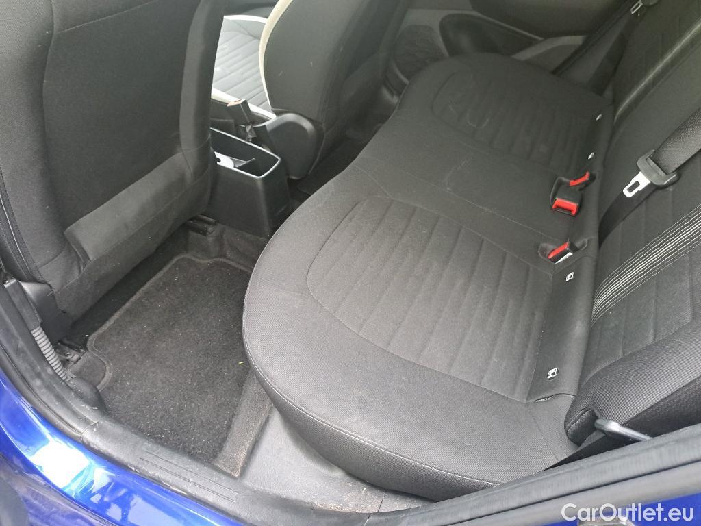  Hyundai  i10 HYUNDAI  / 2020 / 5P / berlina con portón 1.0 Klass #4