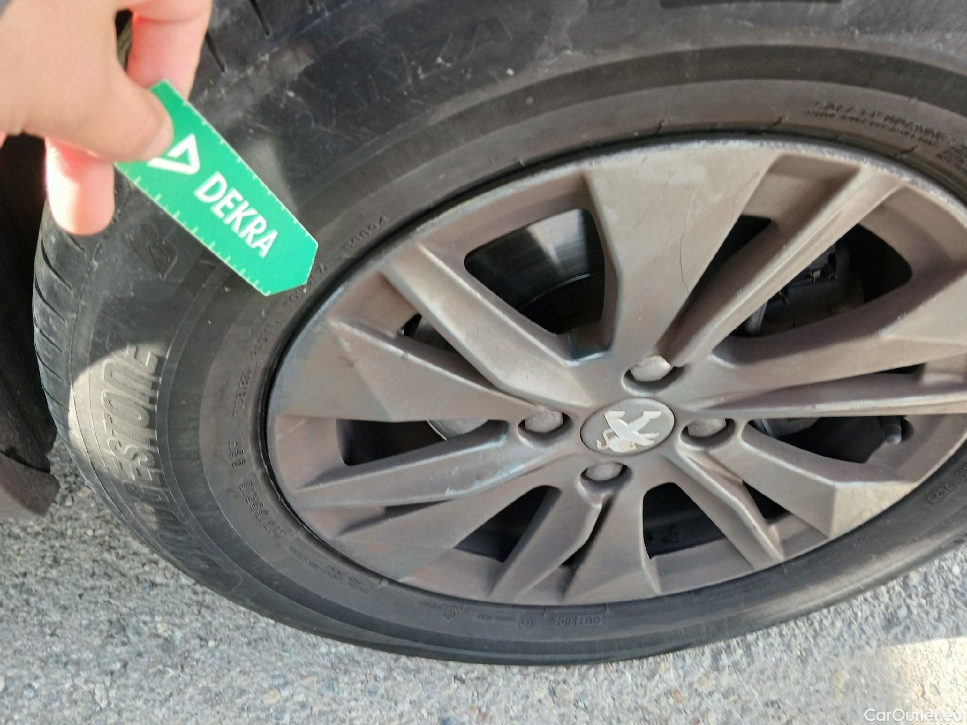  Peugeot  2008  Active Pack 1.2 PureTech 130CV MT6 E6d #22