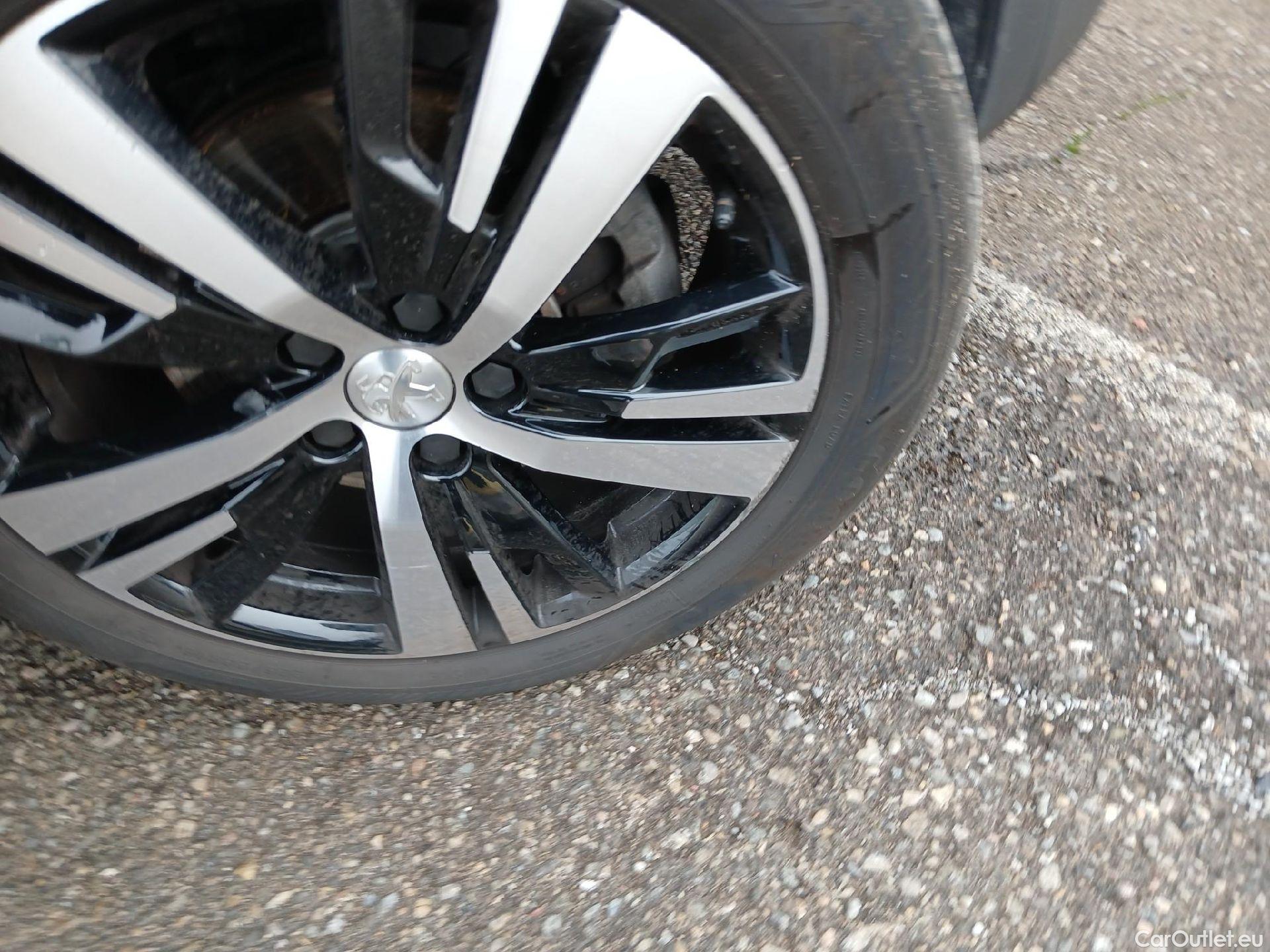  Peugeot  3008 PEUGEOT  / 2020 / 5P / todoterreno 1.5 BlueHDi 96kW (130CV) S&S GT #24