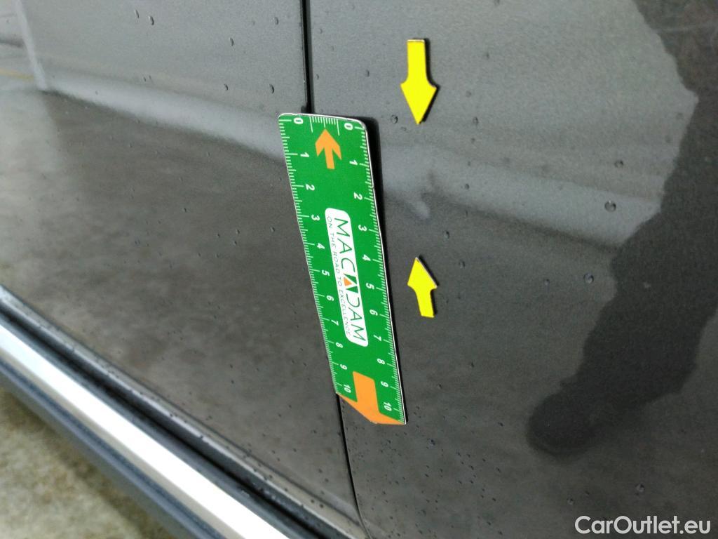  Peugeot  3008 PEUGEOT  / 2020 / 5P / SUV 1.6 HYBRID4 300 E-EAT8 GT #29