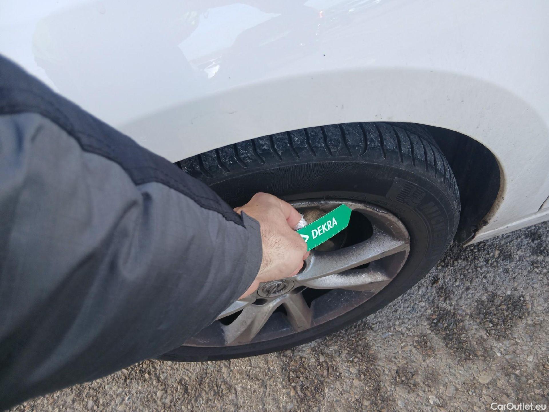  Opel  Corsa OPEL  1.2T XHL 74kW (100CV) Elegance #3