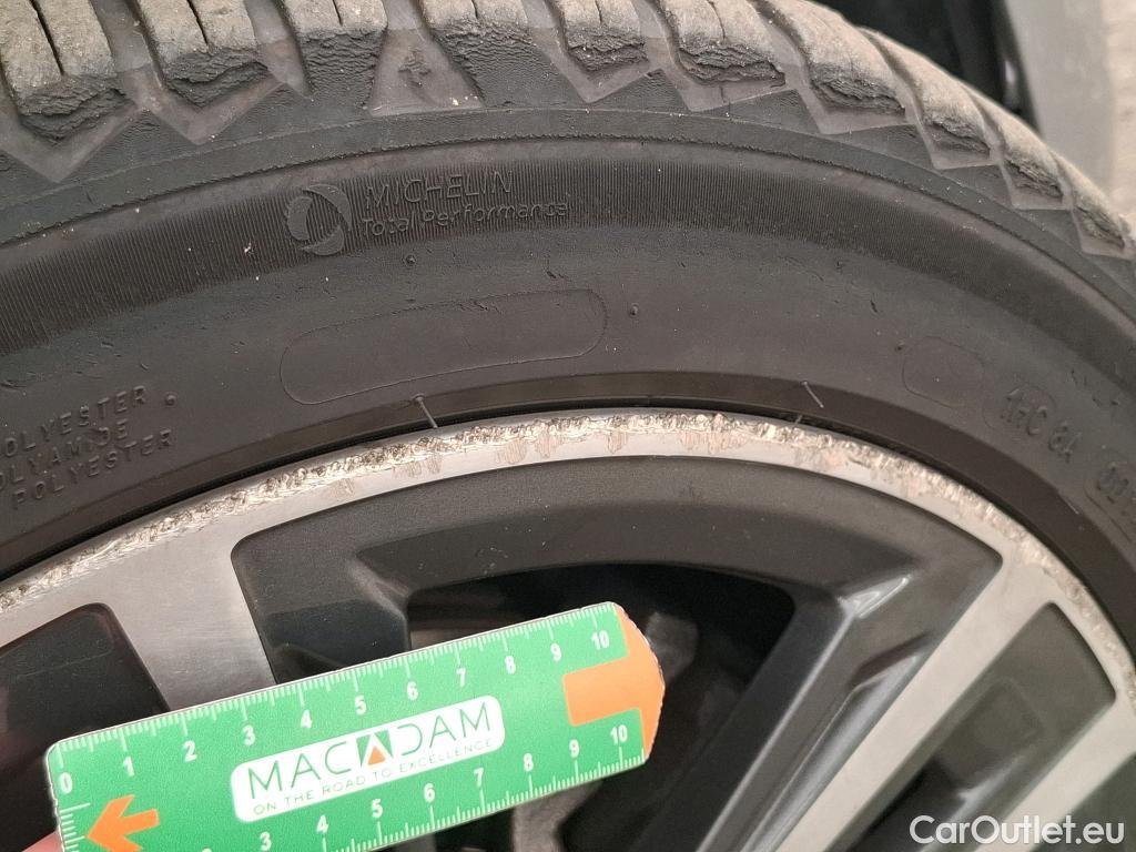  Bmw  Serie 1 BMW Série 1 / 2019 / 5P / Berline 116i DKG7 Business Design #9