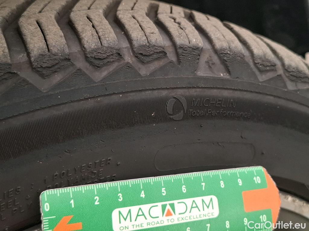  Bmw  Serie 1 BMW Série 1 / 2019 / 5P / Berline 116i DKG7 Business Design #17