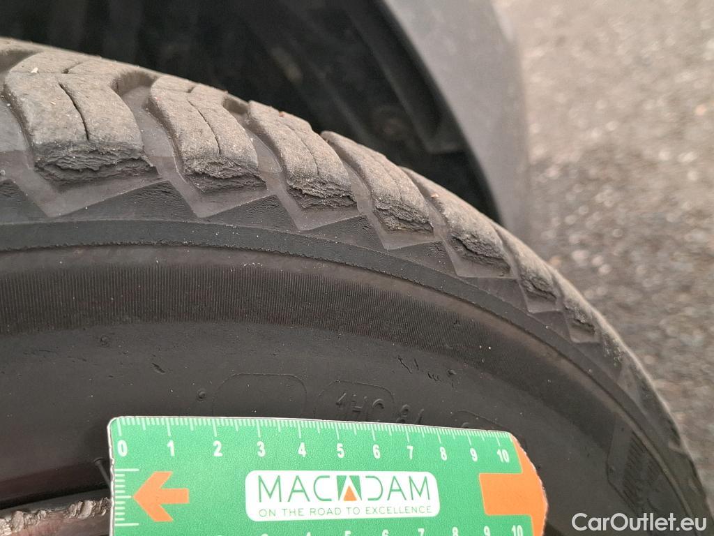  Bmw  Serie 1 BMW Série 1 / 2019 / 5P / Berline 116i DKG7 Business Design #18