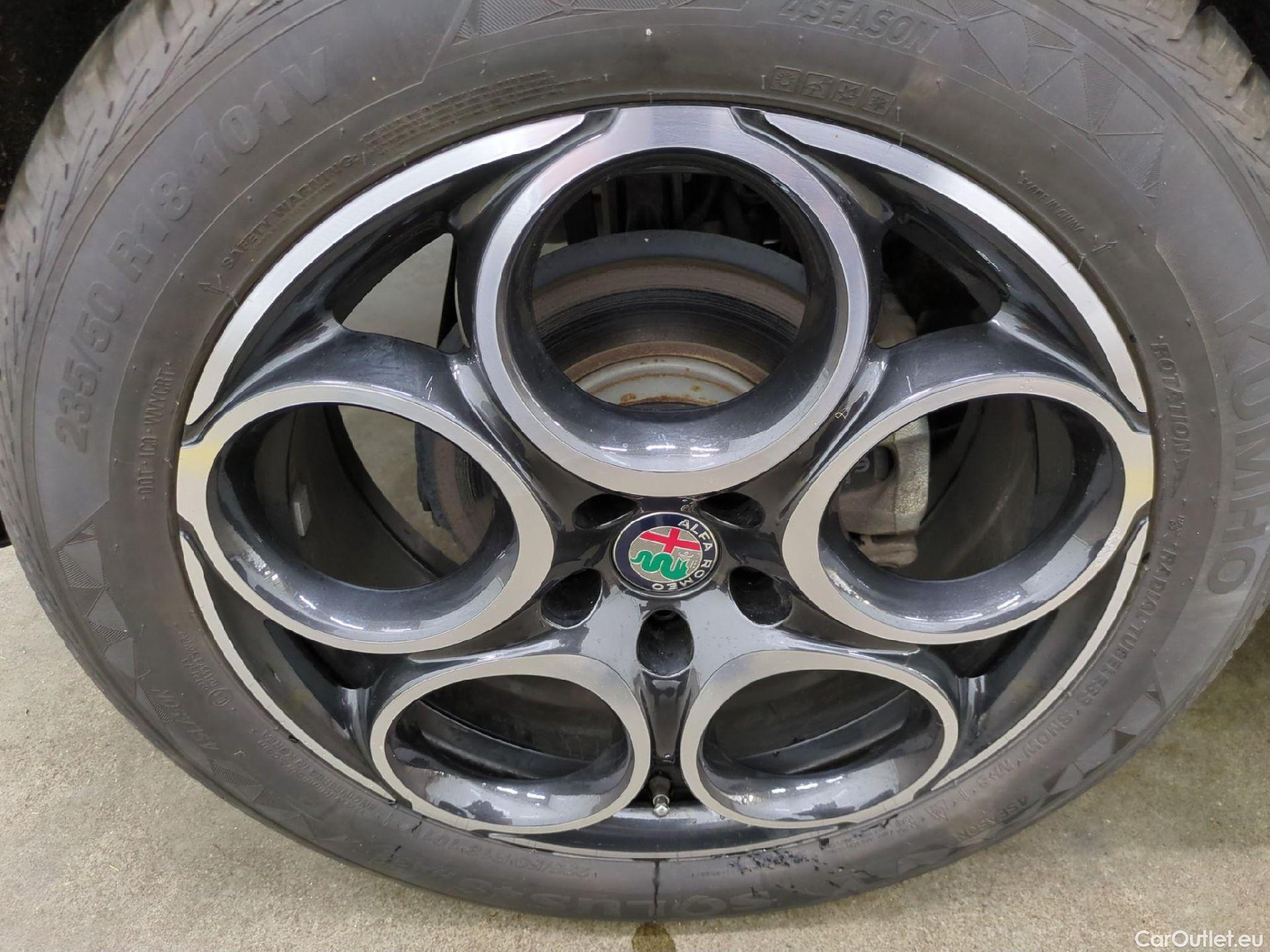  Alfa Romeo  TONALE ALFA ROMEO  / 2022 / 5P / SUV 1.5T Hybrid 160 TCT7 Ti OPERATION STOCK #4