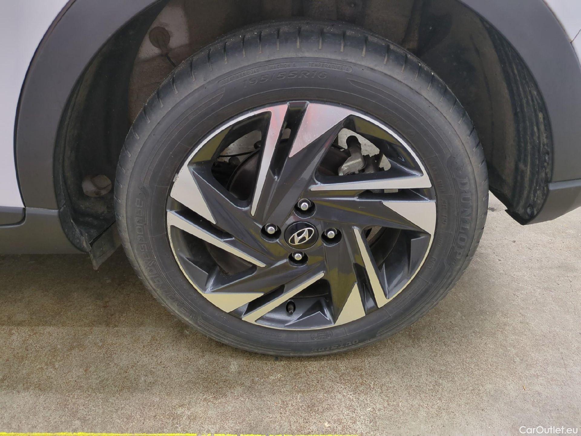  Hyundai  Bayon HYUNDAI  / 2021 / 5P / SUV 1.0 T-GDI 100 HYBRID 48V INTUITIVE #3