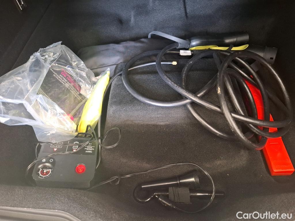  LYNK & Co  01 LYNK  CO   2020  5P  SUV 15 261ch  Hybride Rechargeable OPERATION STOCK #45