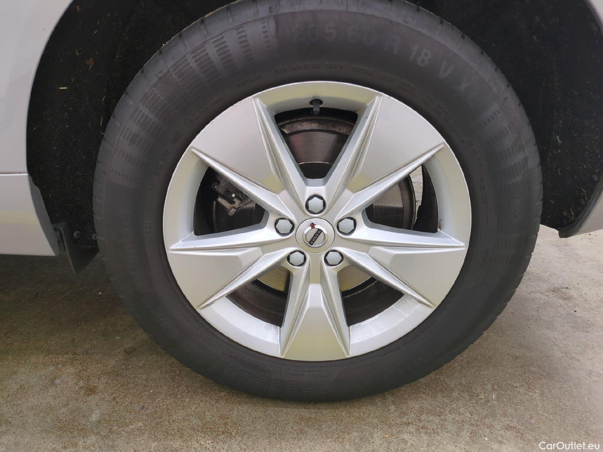  Volvo  XC60 VOLVO  / 2021 / 5P / SUV B4 197 Geartronic Start #3