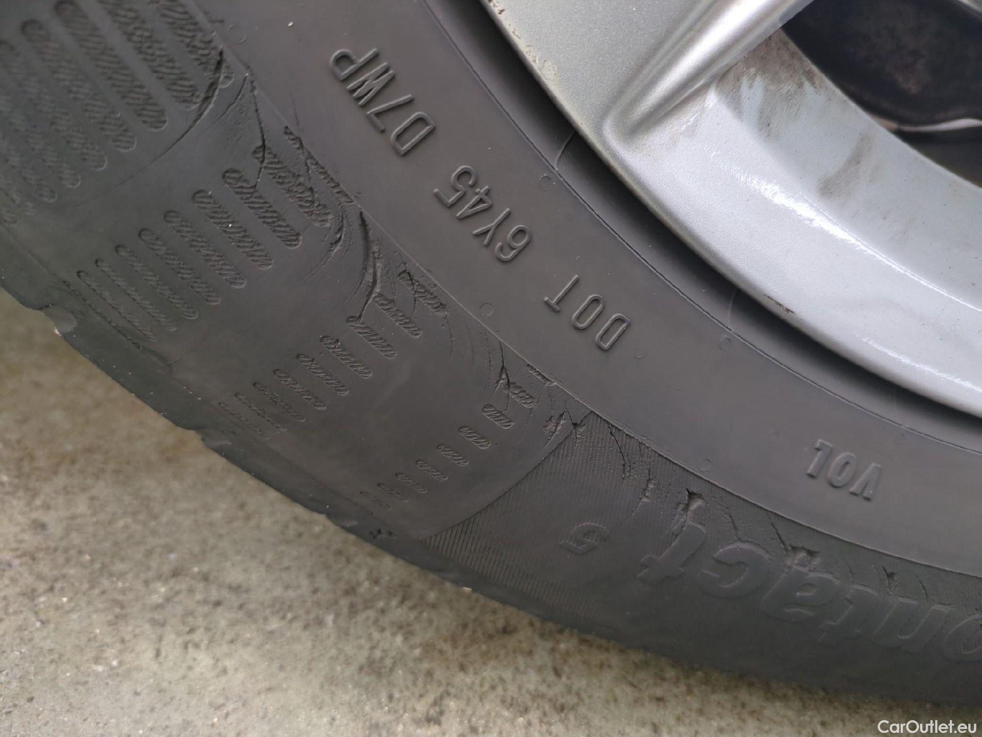  Volvo  XC60 VOLVO  / 2021 / 5P / SUV B4 197 Geartronic Start #7