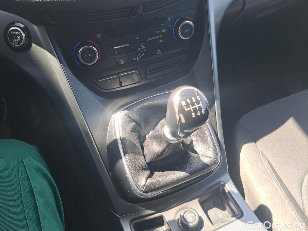  Ford  Kuga FORD  / 2016 / 5P / todoterreno 1.5 EcoBoost 110kW 4x2 Trend+ #46