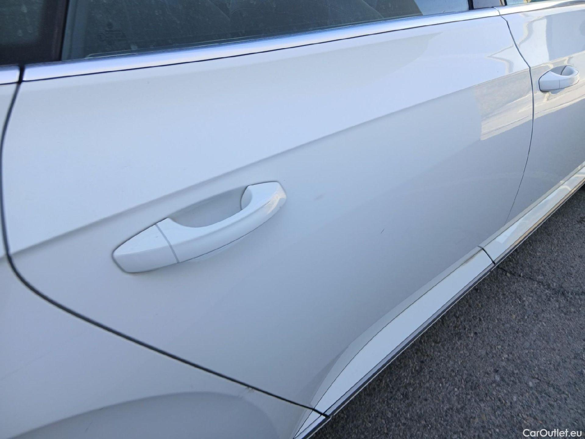  Volkswagen  Arteon VOLKSWAGEN  / 2017 / 5P / berlina con portón R-Line 2.0 TDI 110kW (150CV) DSG #39
