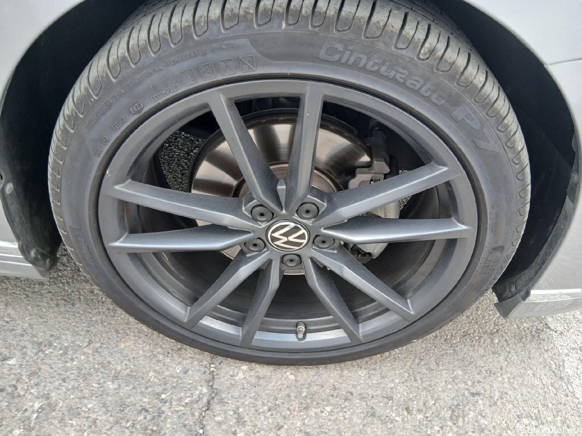  Volkswagen  Passat VOLKSWAGEN  / 2019 / 5P / familiar Variant R-Line 2.0 TDI 147kW (200CV) DSG #24