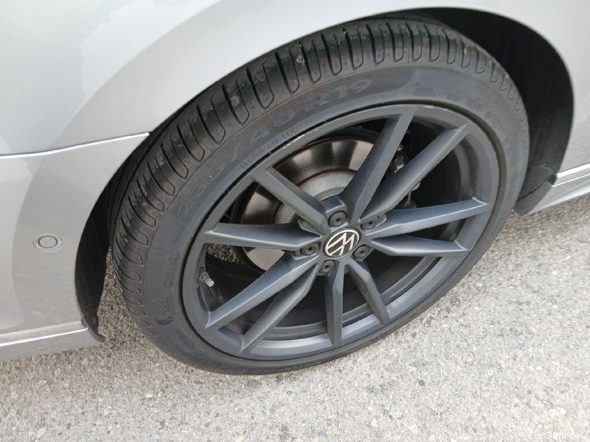  Volkswagen  Passat VOLKSWAGEN  / 2019 / 5P / familiar Variant R-Line 2.0 TDI 147kW (200CV) DSG #16