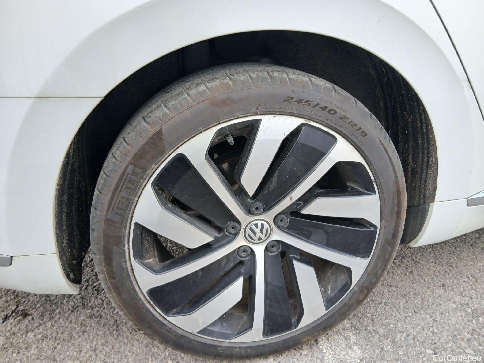  Volkswagen  Arteon VOLKSWAGEN  / 2017 / 5P / berlina con portón R-Line 2.0 TDI 110kW (150CV) DSG #36