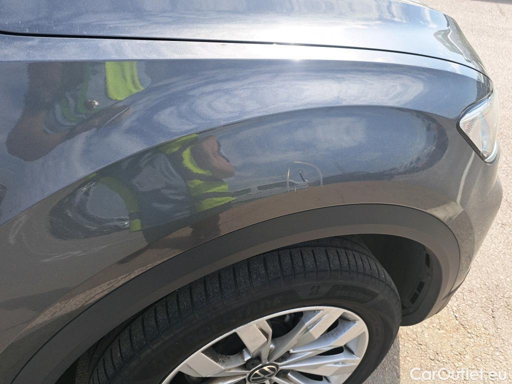  Volkswagen  T-ROC VOLKSWAGEN  / 2017 / 5P / todoterreno Advance 2.0 TDI 110kW (150CV) DSG (AC2) #3