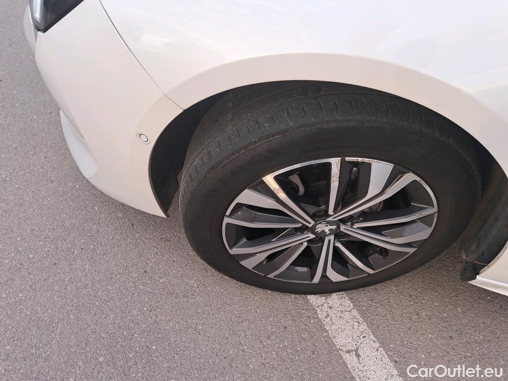  Peugeot  508 PEUGEOT  / 2018 / 5P / berlina con portón 5P Allure Pack BlueHDi 130 S&S EAT8 #3
