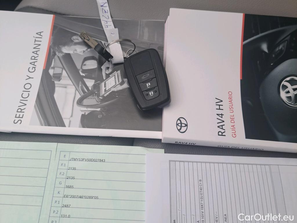  Toyota  RAV4 TOYOTA  / 2018 / 5P / todoterreno 2.5l 220H Luxury #5