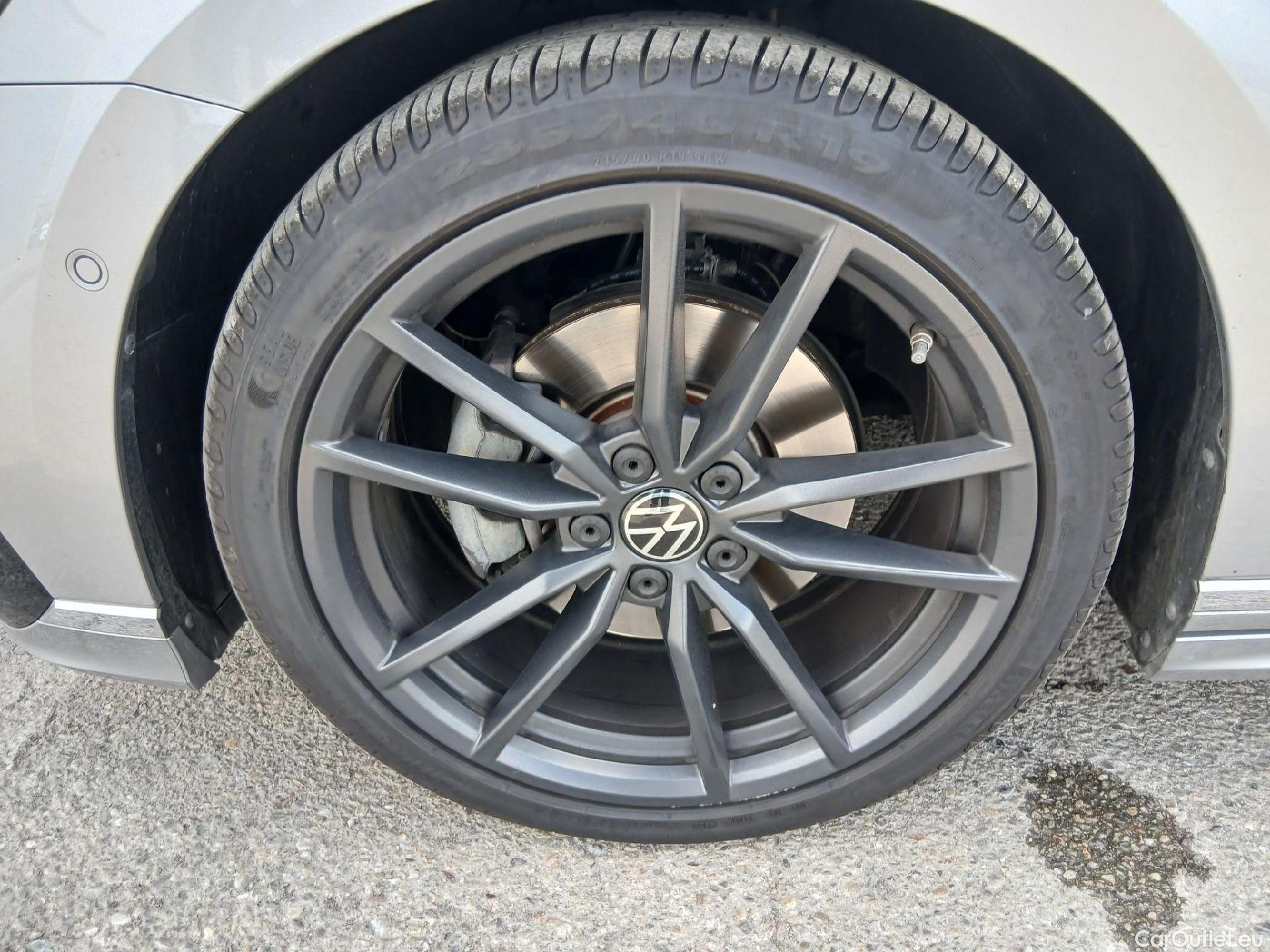  Volkswagen  Passat VOLKSWAGEN  / 2019 / 5P / familiar Variant R-Line 2.0 TDI 147kW (200CV) DSG #7