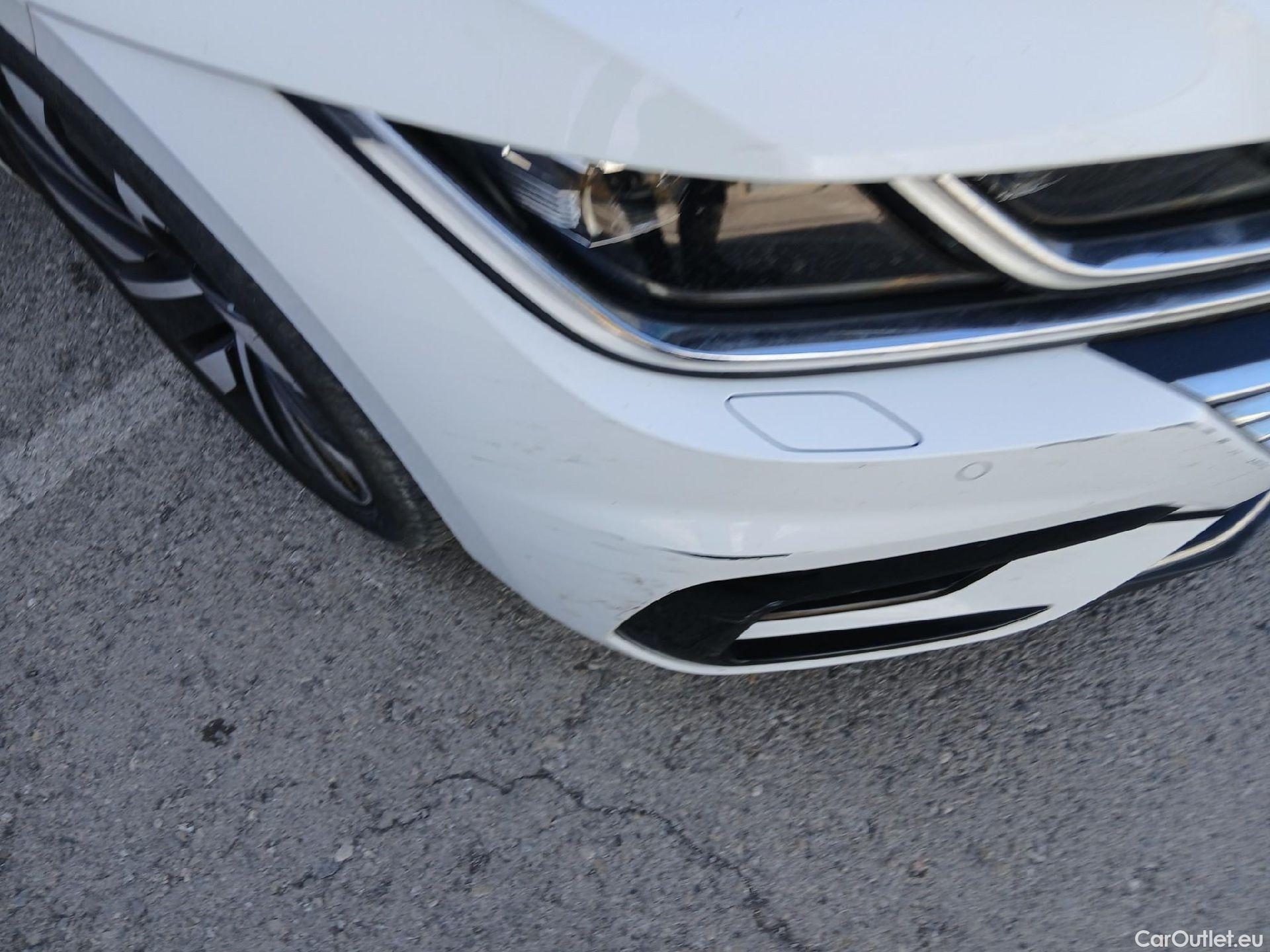  Volkswagen  Arteon VOLKSWAGEN  / 2017 / 5P / berlina con portón R-Line 2.0 TDI 110kW (150CV) DSG #1
