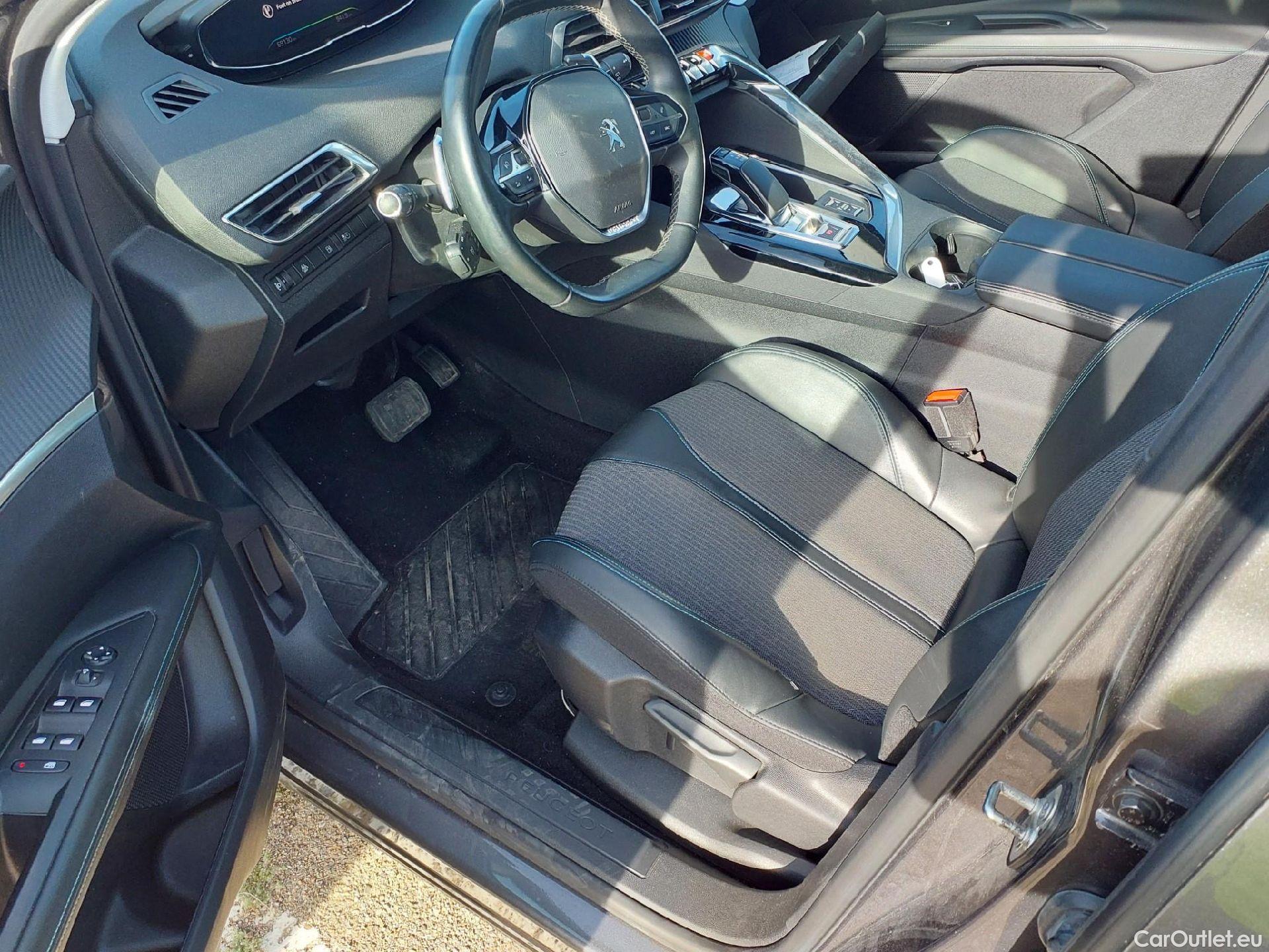  Peugeot  3008 PEUGEOT  Hybrid / 2020 / 5P / todoterreno 225 e-EAT8 Allure #2