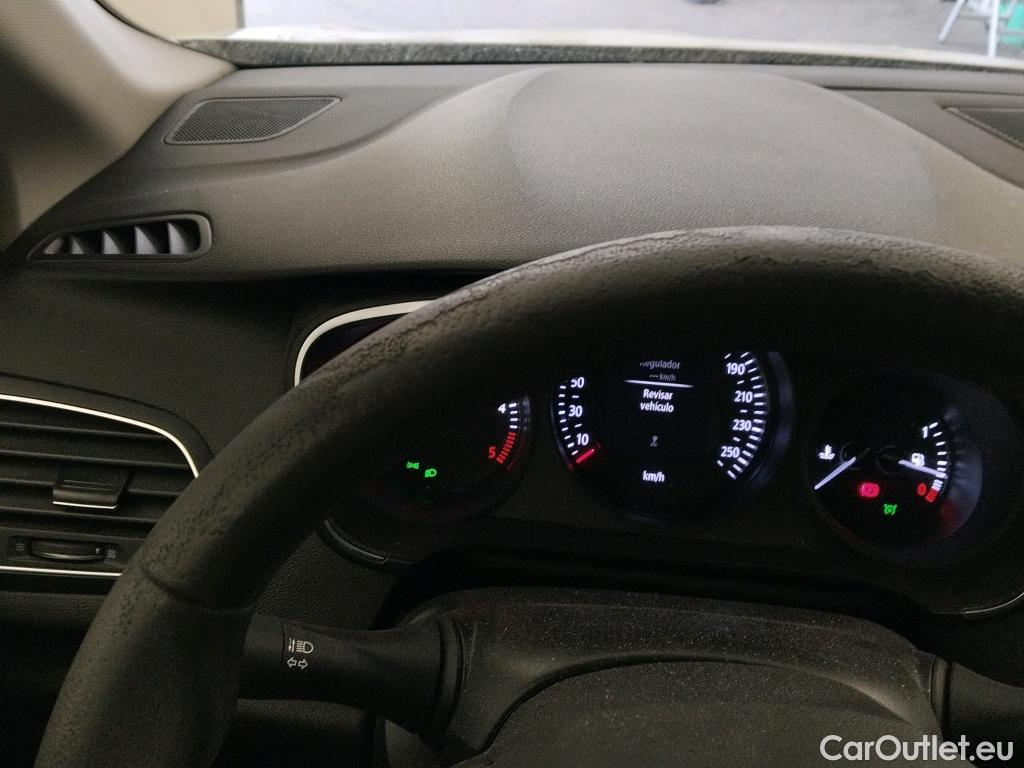  Renault  Megane RENAULT Mégane / 2015 / 5P / berlina con portón Life Blue dCi 70kW (95CV) #19