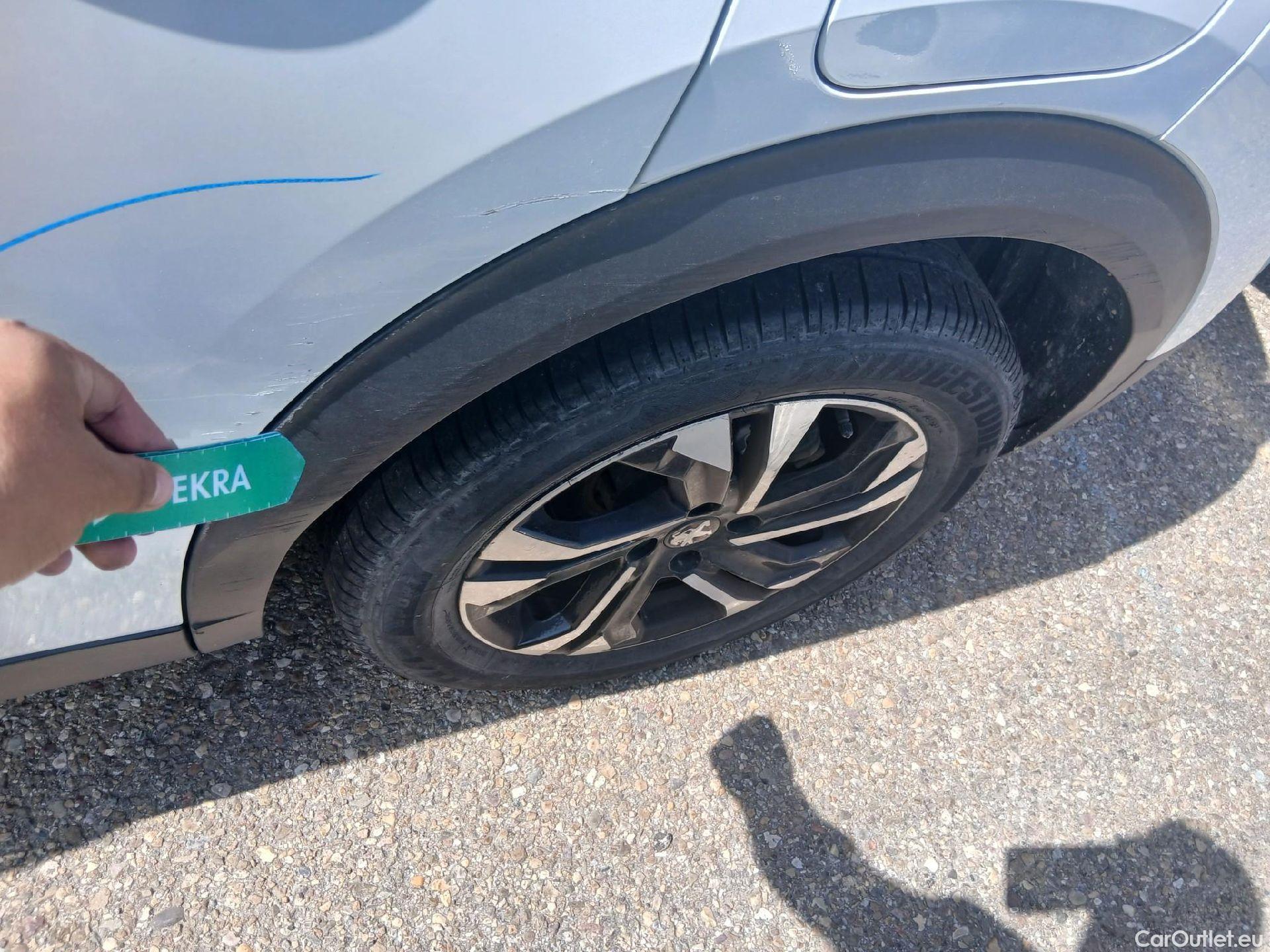  Peugeot  2008 PEUGEOT  / 2019 / 5P / todoterreno Allure BlueHDI 81kW (110CV) #27