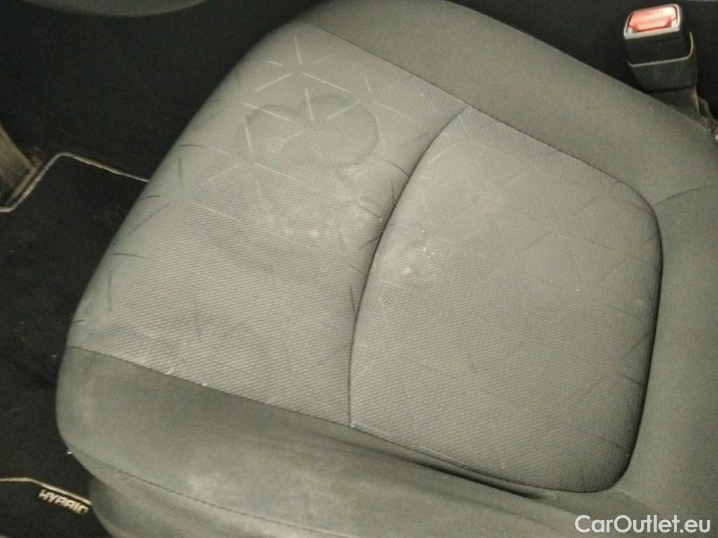  Toyota  RAV4 TOYOTA  / 2018 / 5P / todoterreno 2.5l 220H Advance 4WD #6