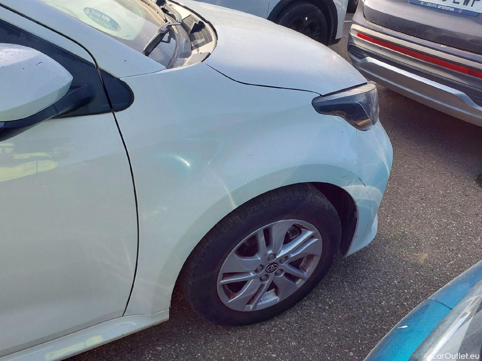  Toyota  Yaris TOYOTA  / 2020 / 5P / berlina con portón 1.5 120H Business Plus #14